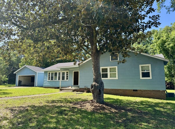 303 Petal Dr., Petal, MS 39465