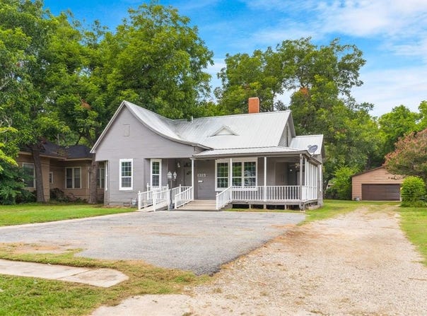 1315 E Pecan Street, Gainesville, TX 76240
