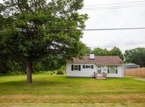 406 Avalon Dr, Union Twp, PA 16101