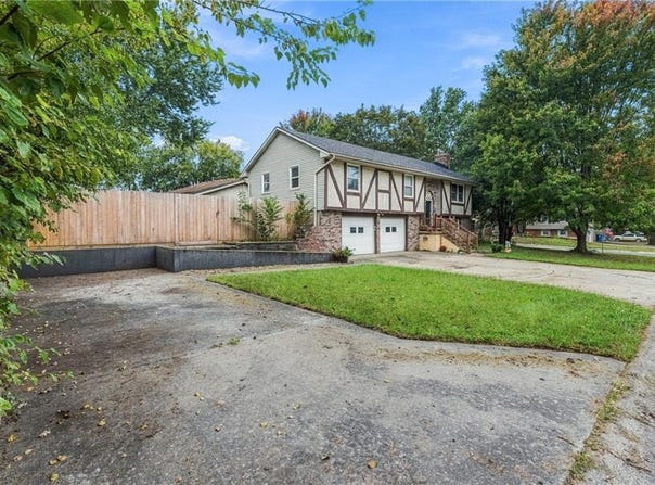 506 W Mcdowell Avenue, Odessa, MO 64076