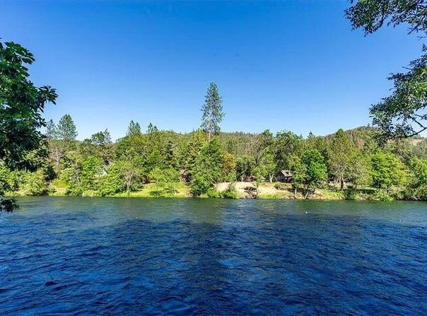 22266 Highway 62, Shady Cove, OR 97539