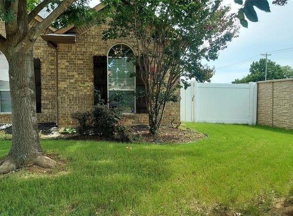 1500 Park Crest Drive, Crowley, TX 76036