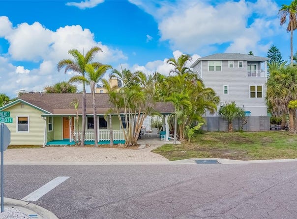 18198 3RD STREET E, REDINGTON SHORES, FL 33708