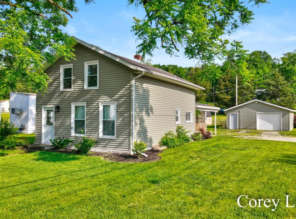 413 W Riverside Drive, Ionia, MI 48846