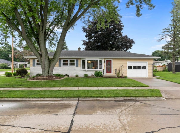 401 W 15TH Street, KAUKAUNA, WI 54915