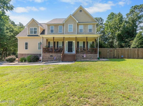 288 Morgan Cove Drive, Burgaw, NC 28425
