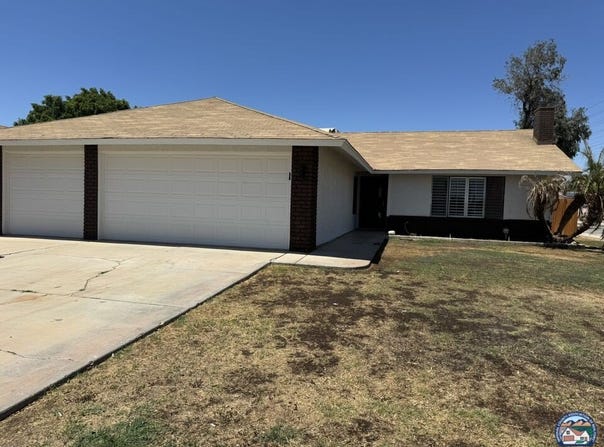 203 W Duarte St, Brawley, CA 92227