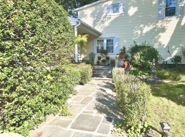Darien, CT 06820