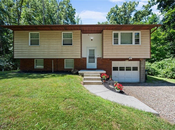 6873 Henderson Road, Ravenna, OH 44266