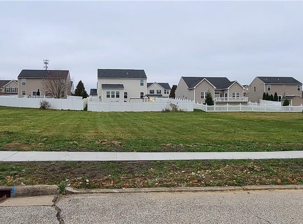 V/L Monroe Square, Barberton, OH 44203