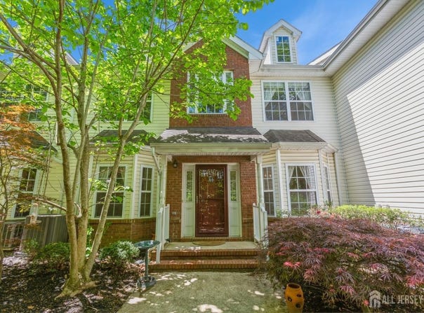60 Forest Drive, Piscataway, NJ 08854