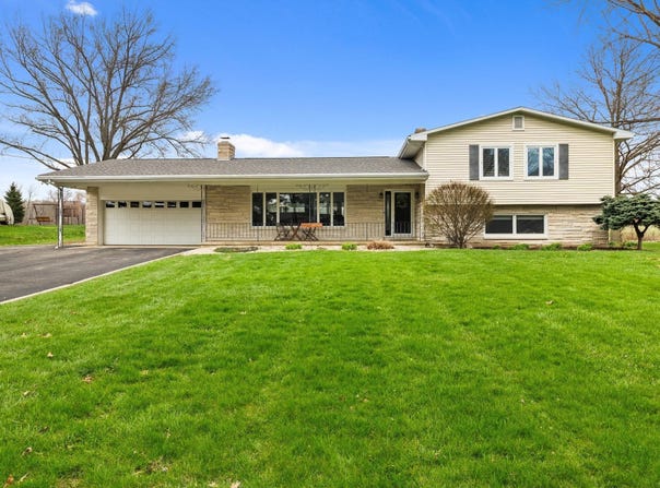 1705 E Springhill Road, Warsaw, IN 46580