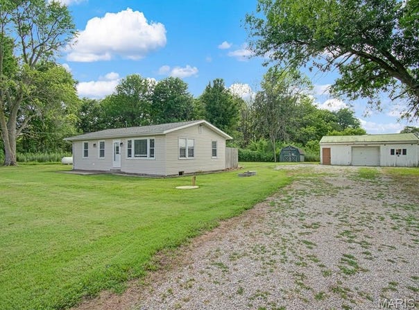 985 Powell Road, Red Bud, IL 62278