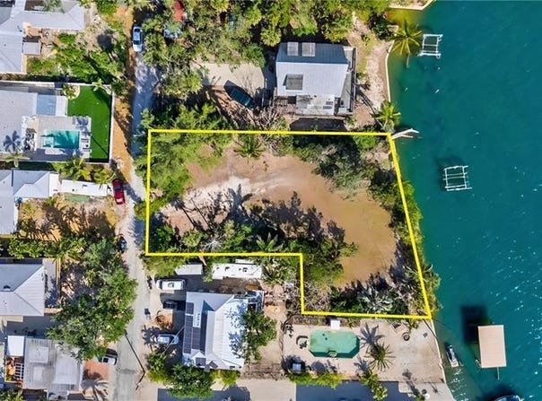 4851 Dolphin, FORT MYERS BEACH, FL 33931