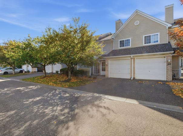 2210 Ranchview Lane N, Plymouth, MN 55447