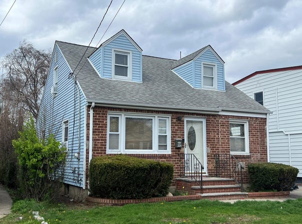 220 Raff Avenue, Mineola, NY 11501
