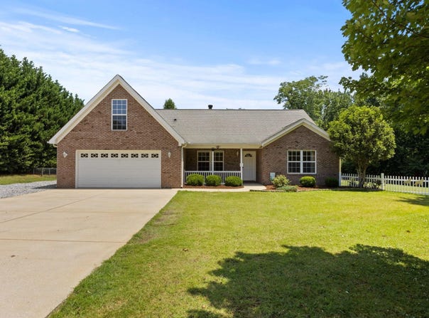 111 Dillard Road, Duncan, SC 29334-9443