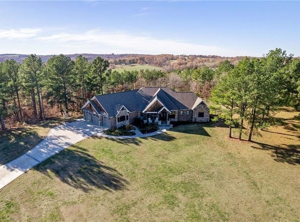 196 Fox Run Drive, Huntsville, AR 72740