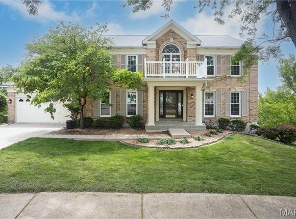 712 Carman Oaks Court, Manchester, MO 63021