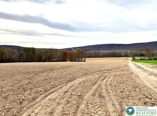 9170 N Loop Road, SLATINGTON, PA 18080