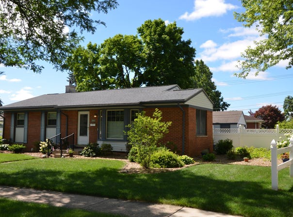 38605 W Ann Arbor Trail Trail, Livonia, MI 48150