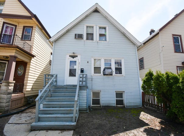 2517 W Rogers St, Milwaukee, WI 53204
