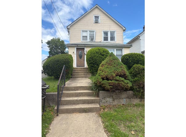 7A Franklin Rd, Great Neck, NY 11024
