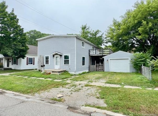 909 Elmwood Street, Port Huron, MI 48060