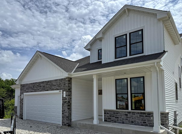 9546 S Bergamont Dr, Franklin, WI 53132