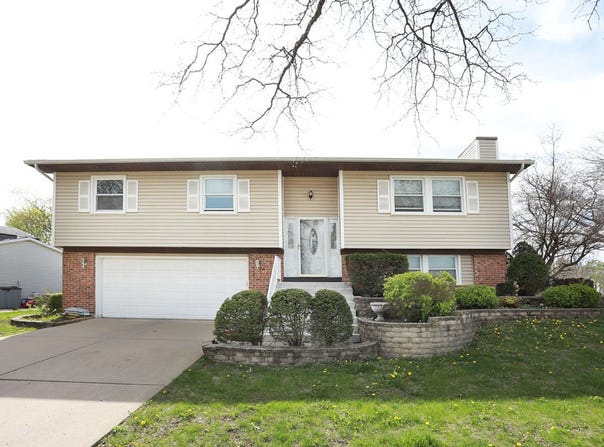 4624 Thornbark Drive, Hoffman Estates, IL 60192
