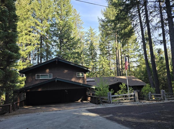 380 N Lakeview Drive, Trinity Center, CA 96091