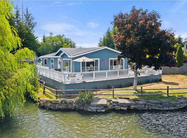1975 SHOREPINES DR, Coos Bay, OR 97420