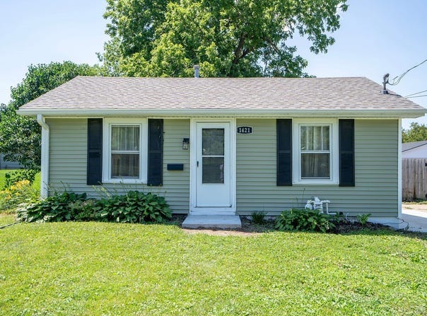 1421 N 4th Avenue E, Newton, IA 50208