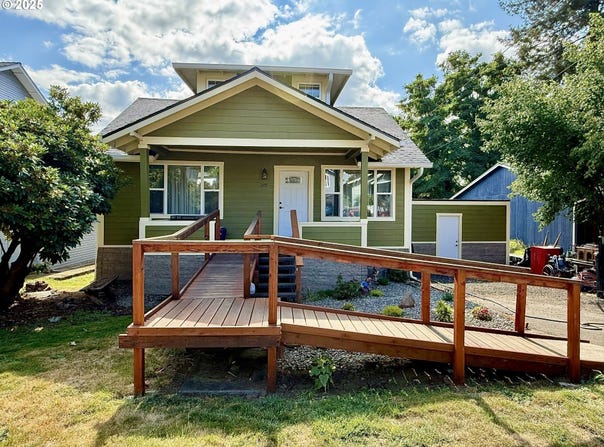 275 N 4TH ST, St. Helens, OR 97051