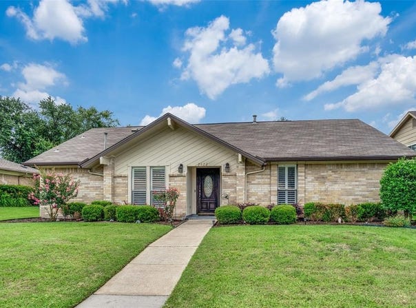 2622 Fallcreek Drive, Carrollton, TX 75006