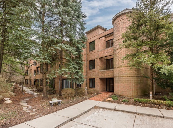 3000 Glazier Way, Ann Arbor, MI 48105