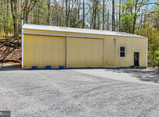 188 HICKORY ROAD, MOHNTON, PA 19540
