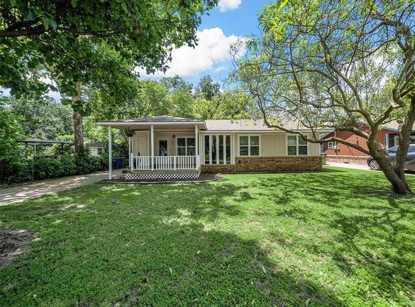 103 W Plum Street, Aubrey, TX 76227