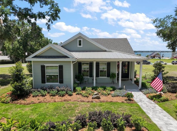 622 W 11TH AVENUE, MOUNT DORA, FL 32757