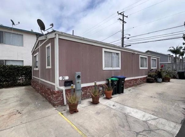 327 W Wilson, Costa Mesa, CA 92627