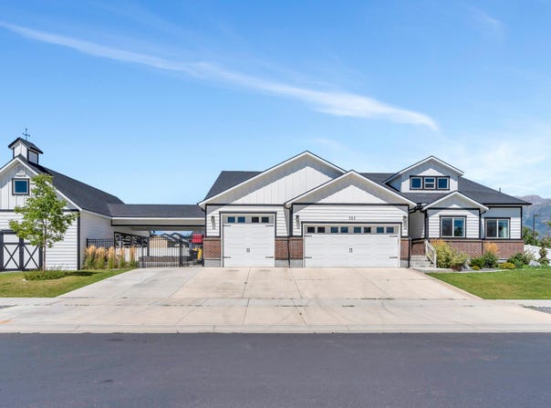 583 E PARKER Pl, Vineyard, UT 84059