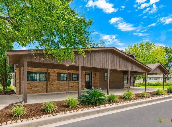 102 Rivercrest Street, Luling, TX 78648
