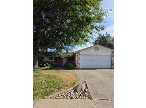 2889 Adrian Circle, Hanford, CA 93230