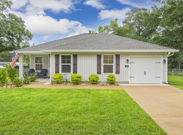 105 White Street, DeFuniak Springs, FL 32435