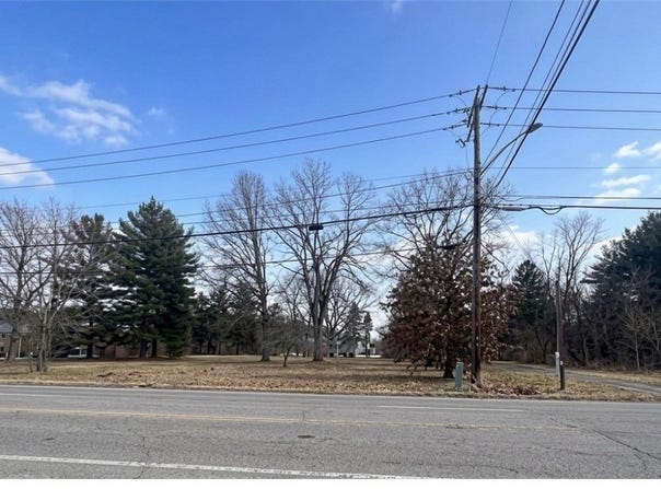 1049 Boyce Rd, Upper St Clair, PA 15241