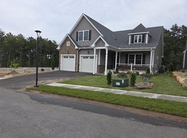 86 Sunset Lake Circle, Coventry, RI 02816