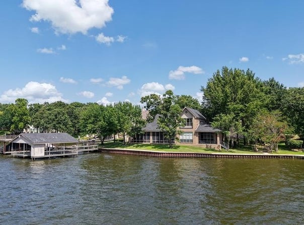 109 Pinehurst Dr, Mabank, TX 75156