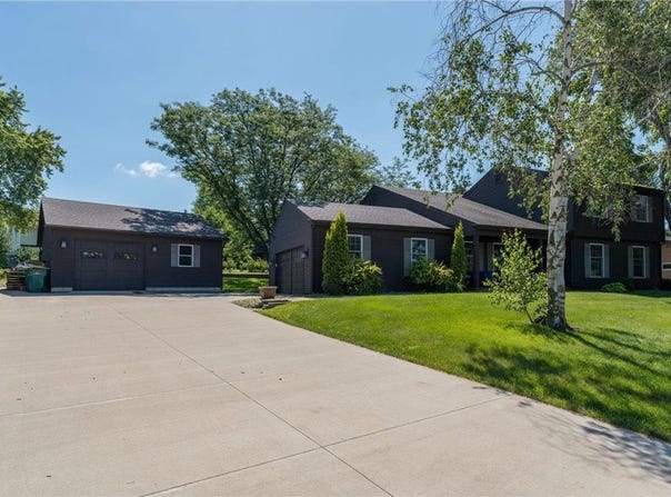 143 Outer Drive, Le Sueur, MN 56058