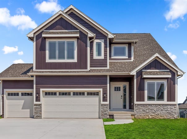 2228 Green Leaf Circle, Norwalk, IA 50211