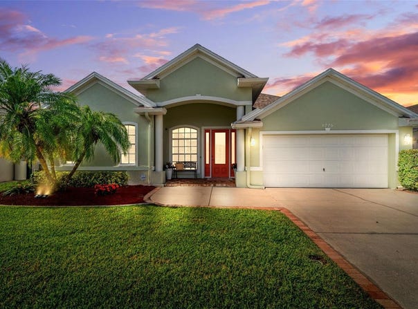 8226 WILD OAKS CIRCLE, LARGO, FL 33773